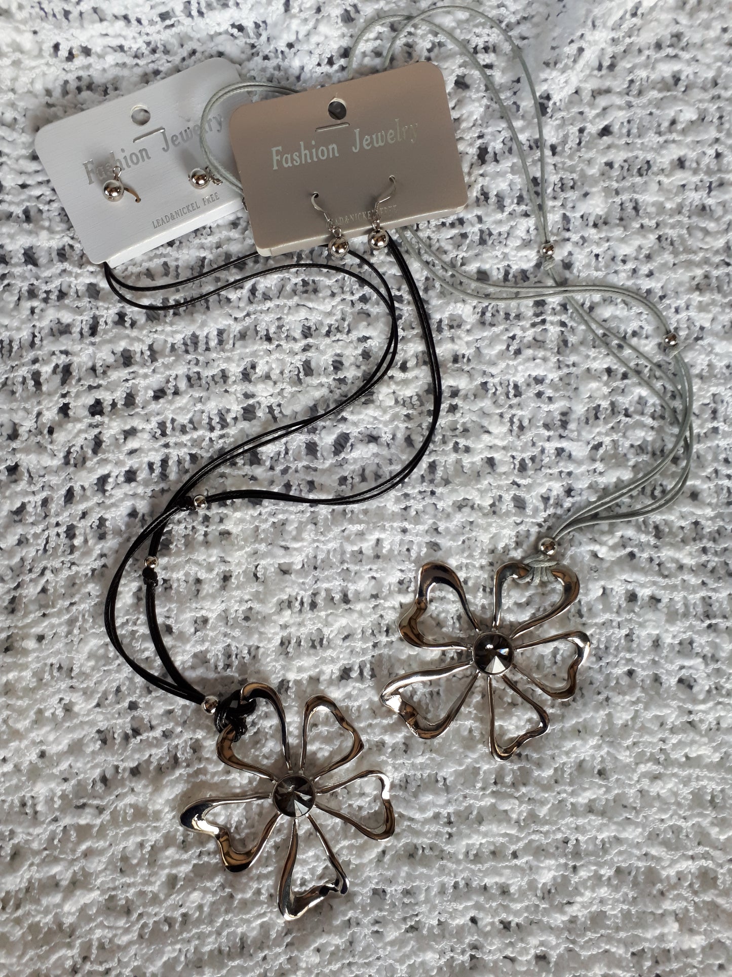 Necklace - Flower Pendant - Cedar-Creek-Muskoka