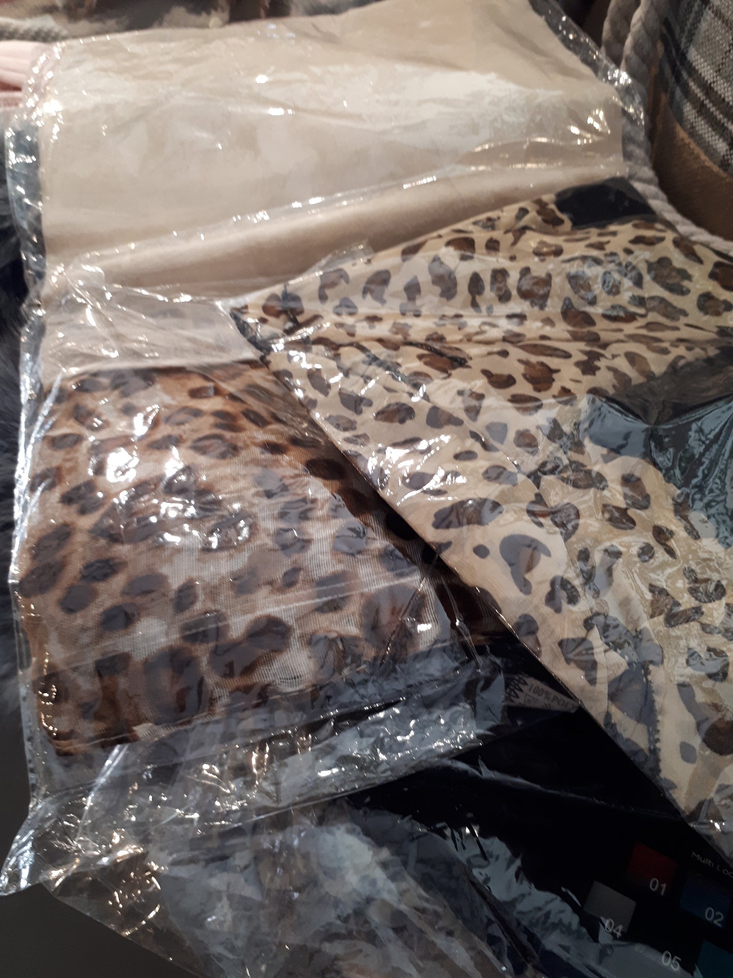 Scarf - Leopard print Black - Cedar-Creek-Muskoka