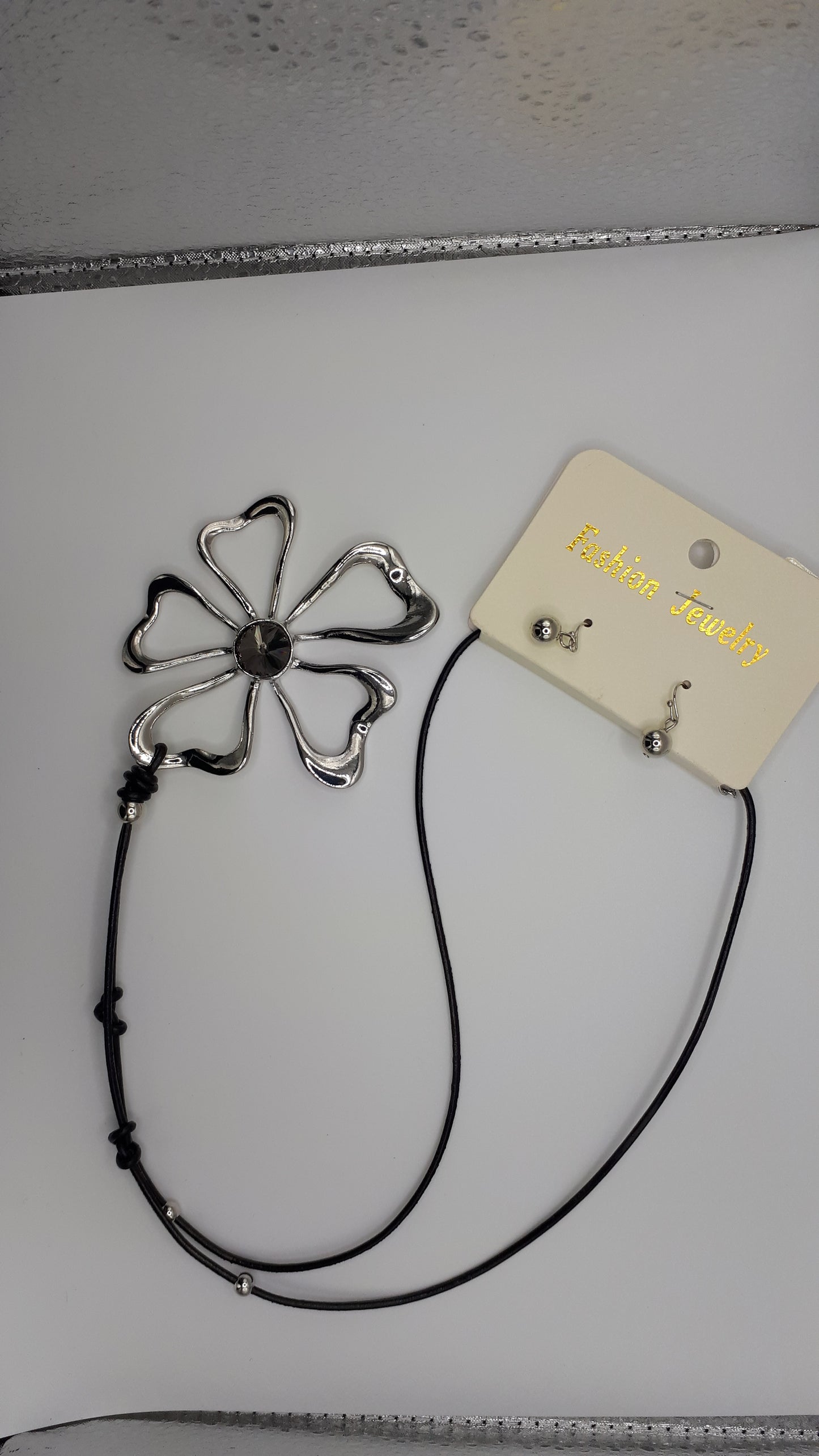 NECKLACE - FLOWER