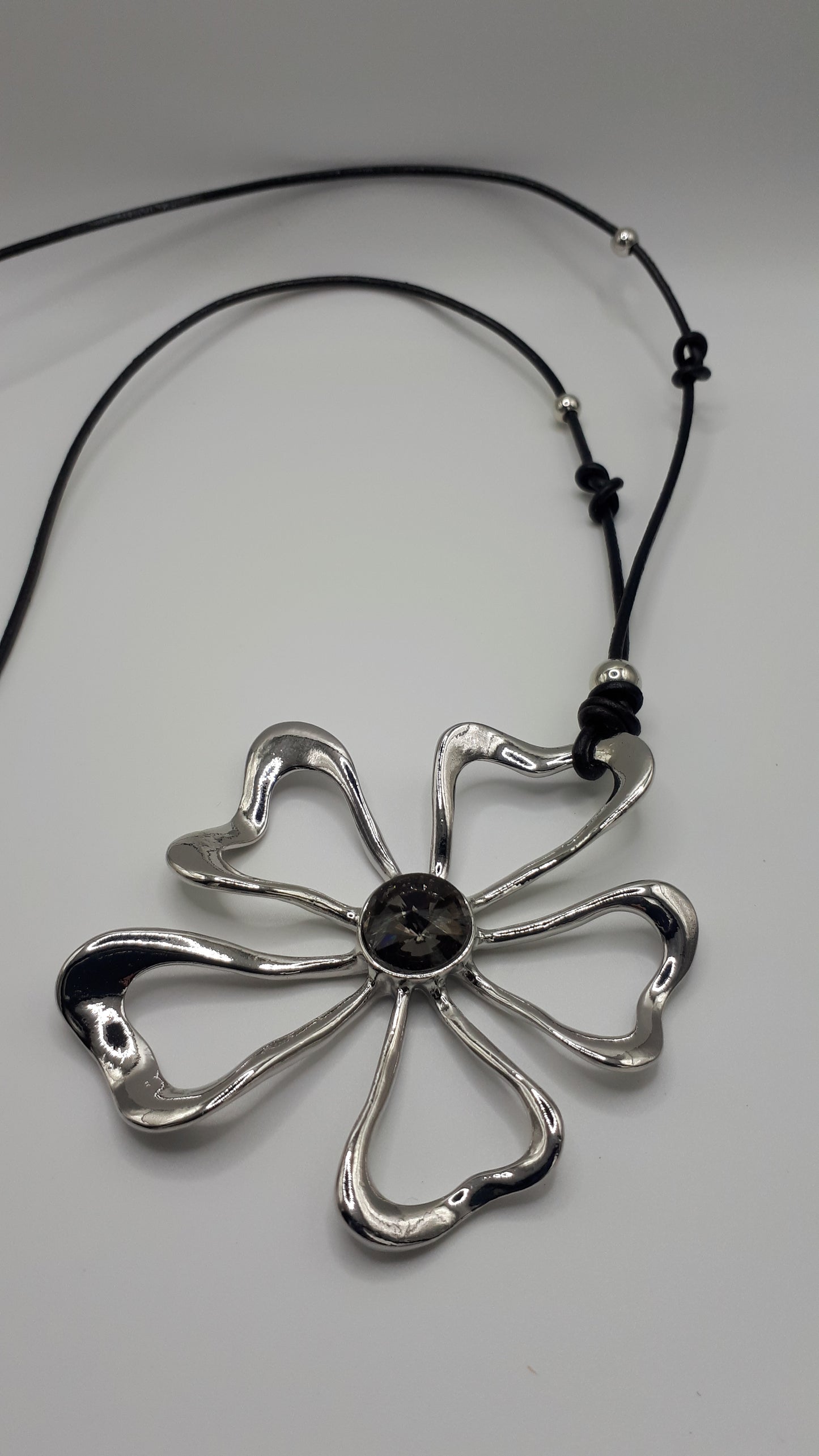 NECKLACE - FLOWER