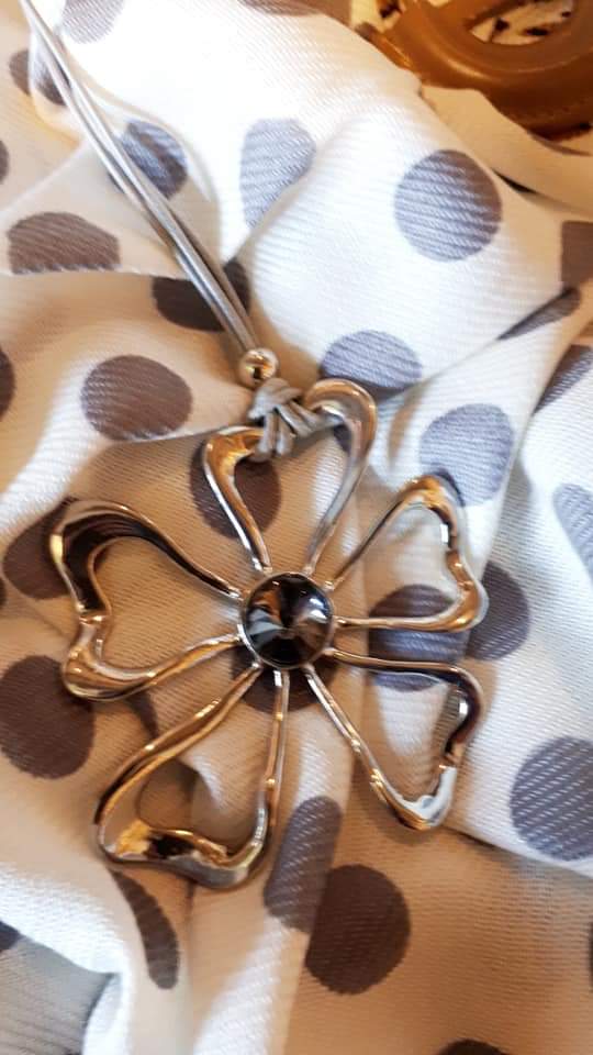 Necklace - Flower Pendant - Cedar-Creek-Muskoka