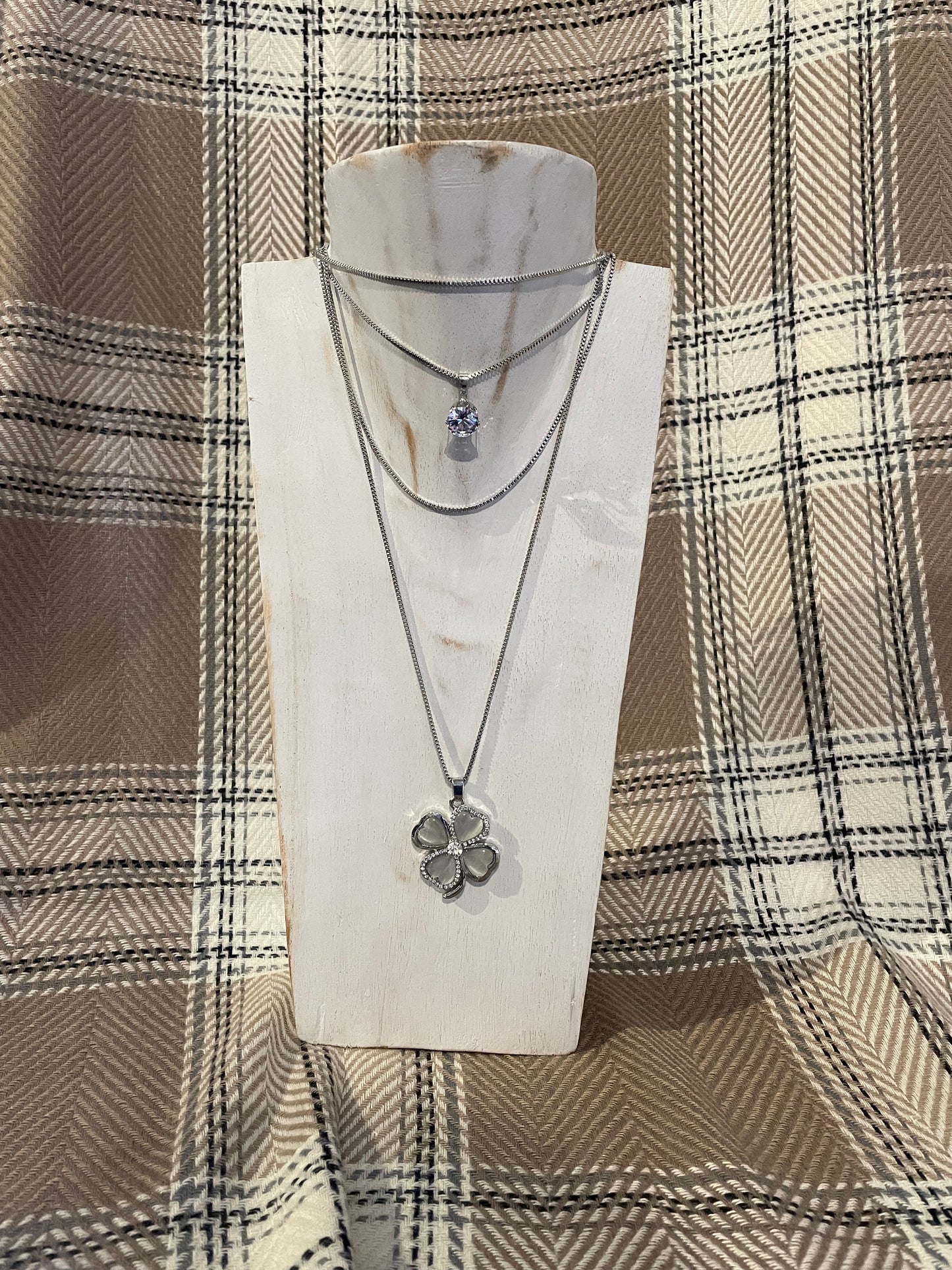 Necklace - Clover - White - Cedar-Creek-Muskoka