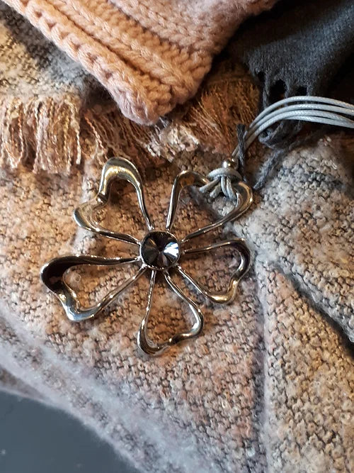 NECKLACE - FLOWER