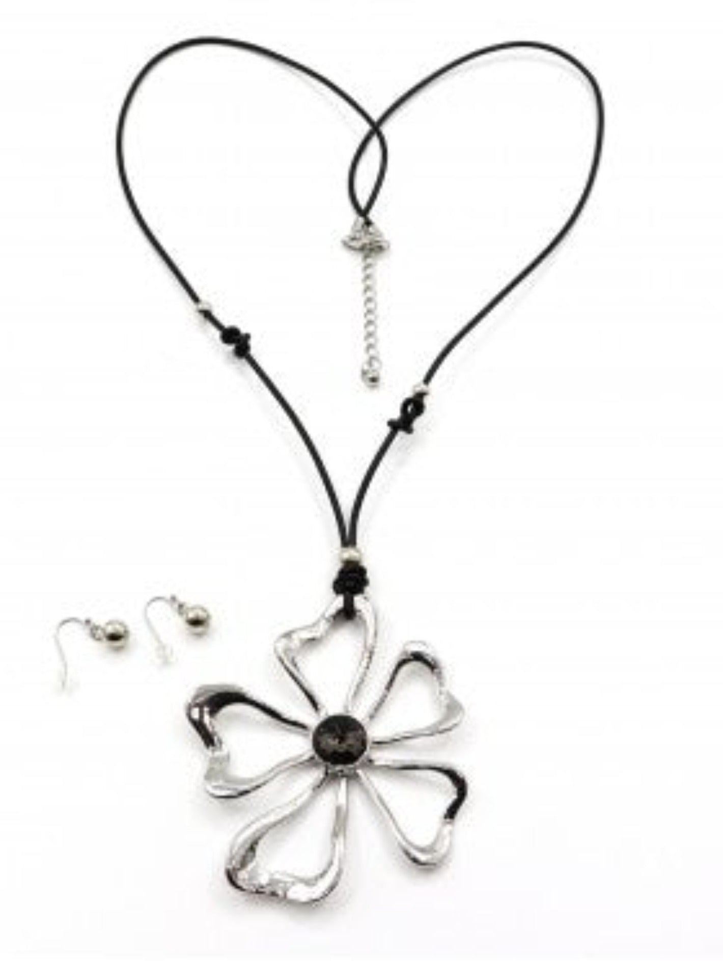Necklace - Flower Pendant - Cedar-Creek-Muskoka